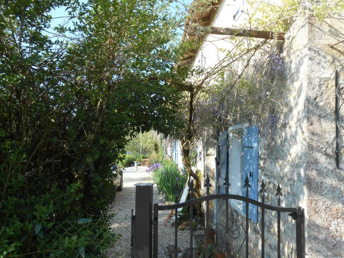 Chat Noir Gite Et Chambre D'Hotes Bed & Breakfast Genouille  Exterior foto